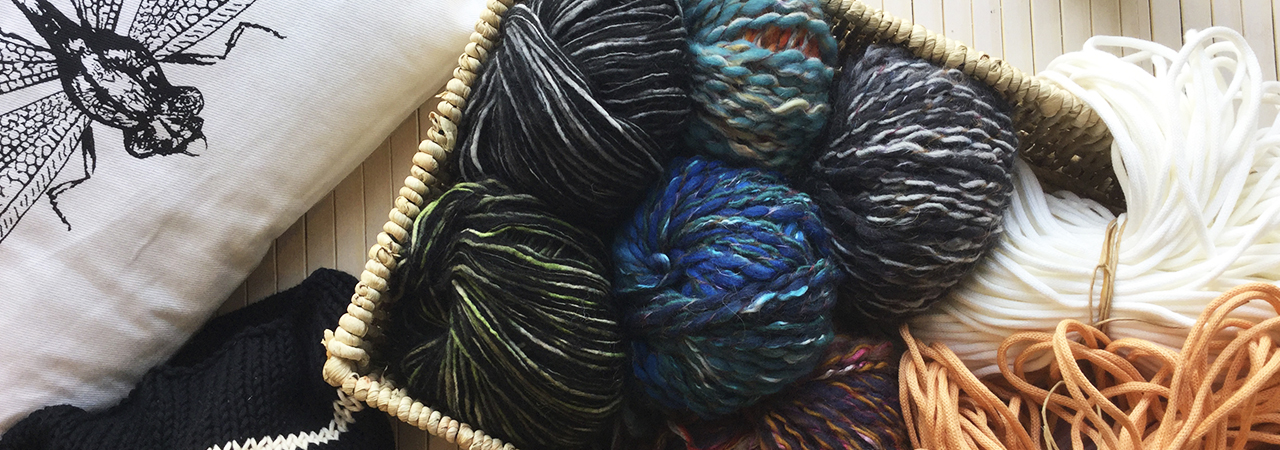 pelotes de laine et fils à tricoter